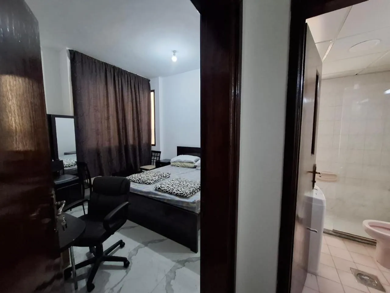 منزل للإقامة Thrifty Shared Toilet Room أبو ظبي