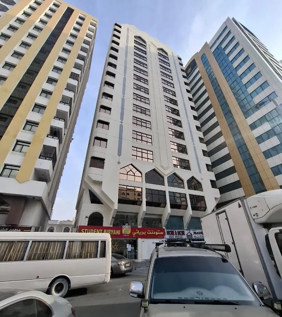 Thrifty Shared Toilet Room أبو ظبي