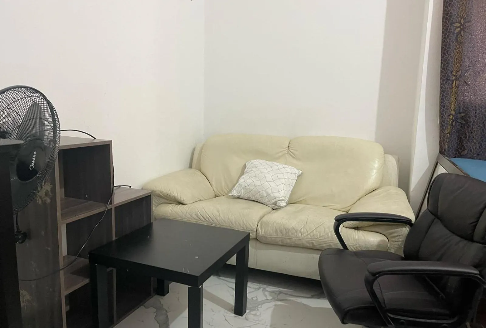 منزل للإقامة Thrifty Shared Toilet Room أبو ظبي