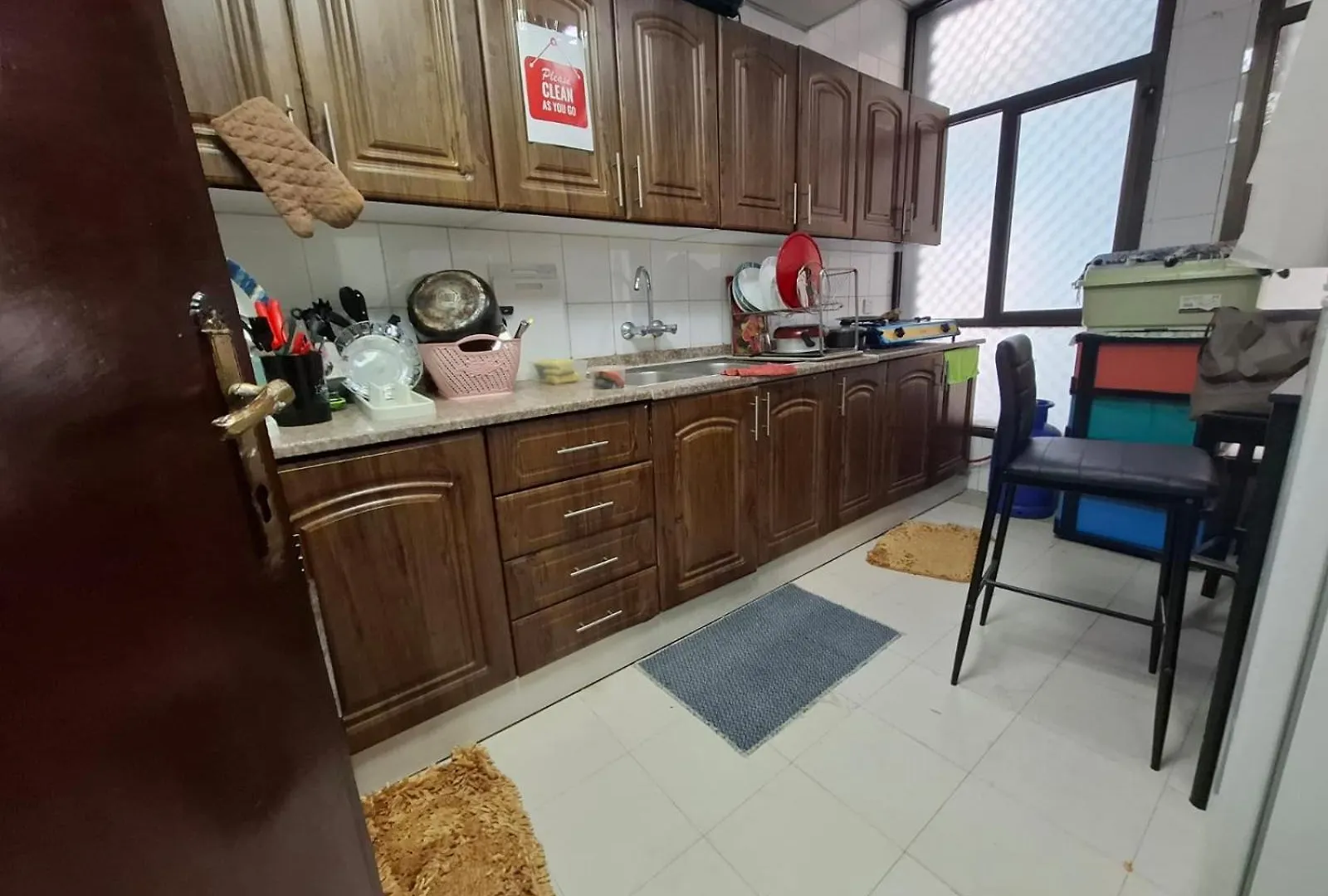 Thrifty Shared Toilet Room أبو ظبي